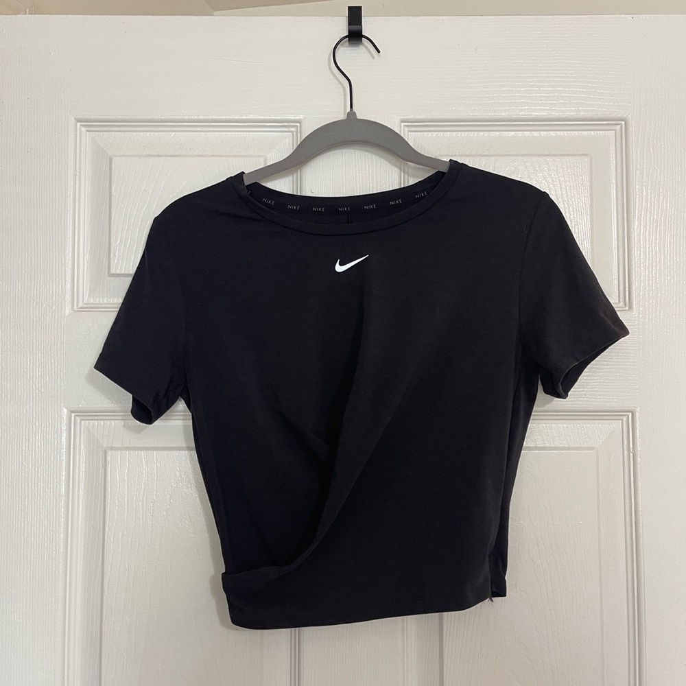 Nike Women's Cropped Work Out Top